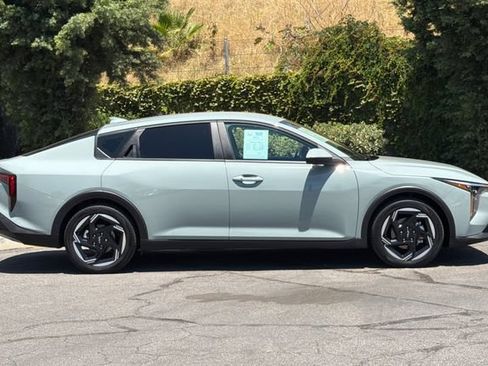 Used 2025 Kia K4 EX FWD image 3