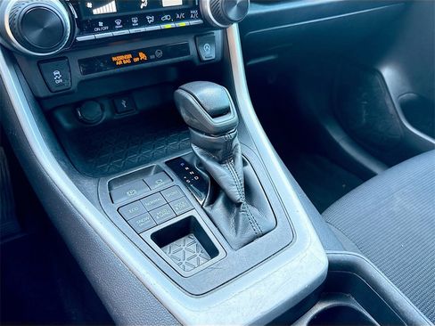 Used 2020 Toyota RAV4 LE image 17