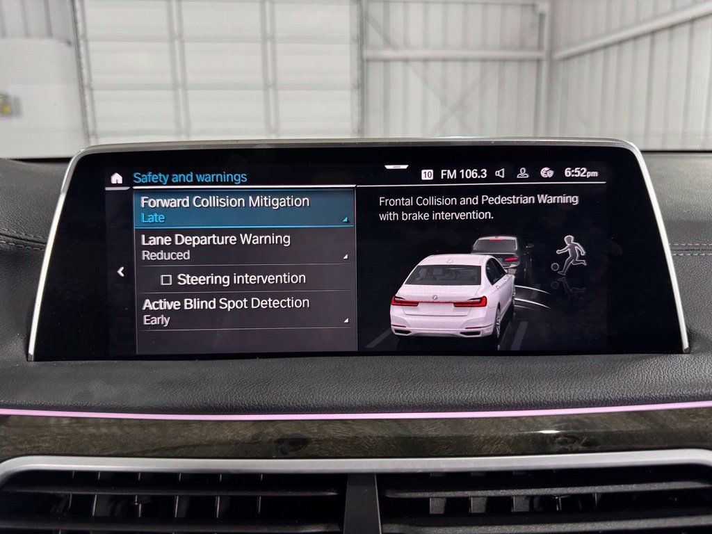Used 2022 BMW 745e xDrive AWD/4WD image 40