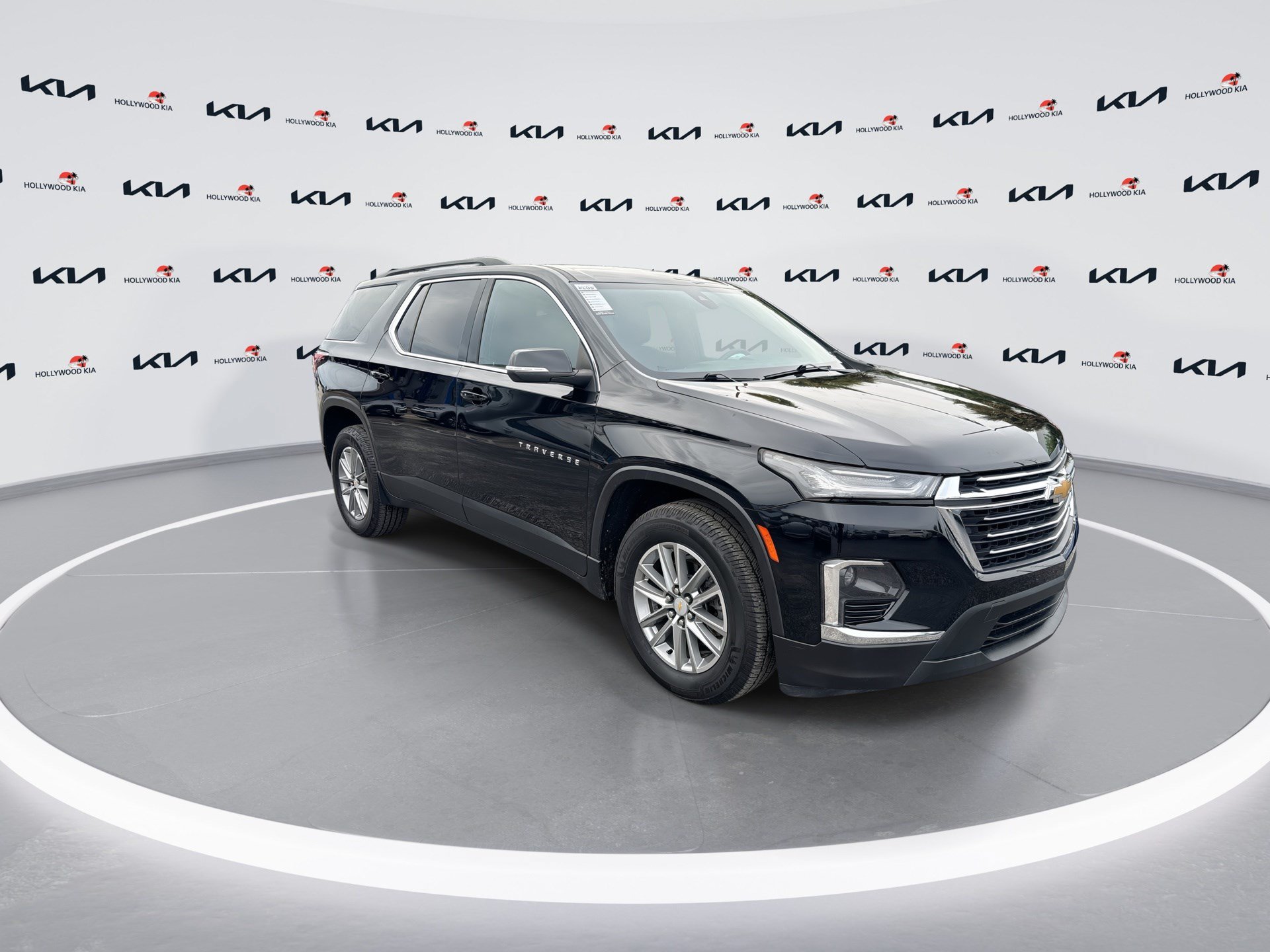Used 2023 Chevrolet Traverse LT w/ LPO, Cargo Package AWD/4WD image 2