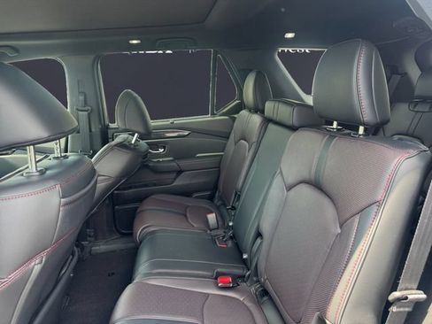 Used 2025 Honda Pilot Black Edition image 13