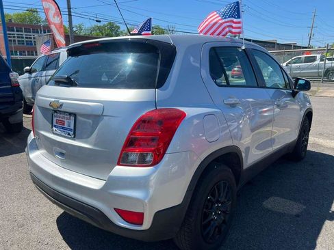 Used 2018 Chevrolet Trax LS FWD image 12