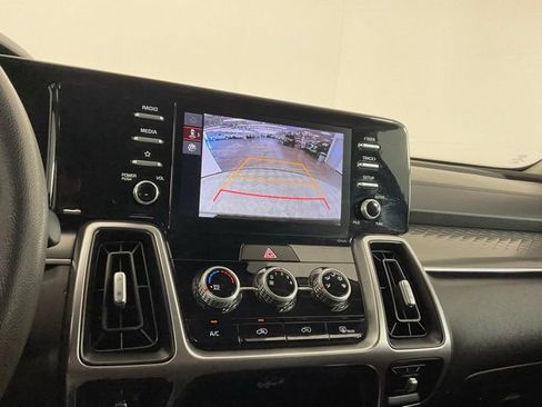 Used 2023 Kia Sorento LX FWD image 23