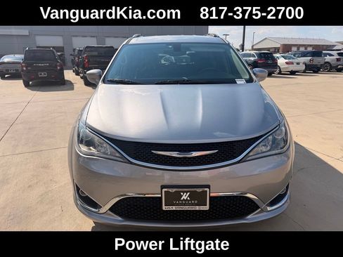 Used 2019 Chrysler Pacifica Touring-L FWD image 7