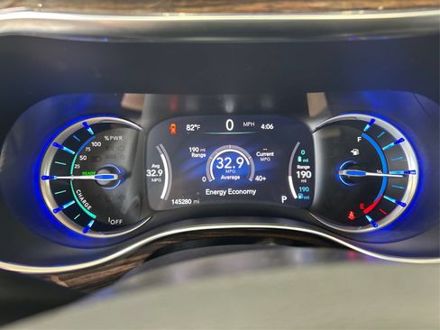 Used 2021 Chrysler Pacifica Limited w/ Uconnect Theater Family Group FWD image 16