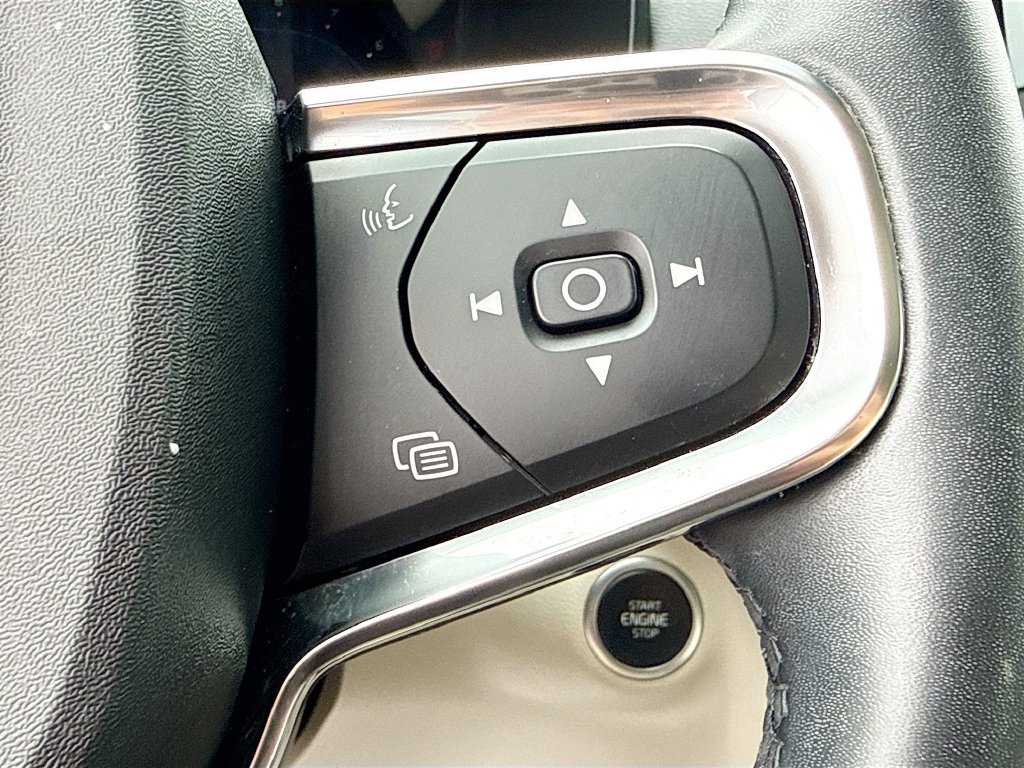 Used 2023 Volvo XC40 B5 Plus AWD/4WD image 38