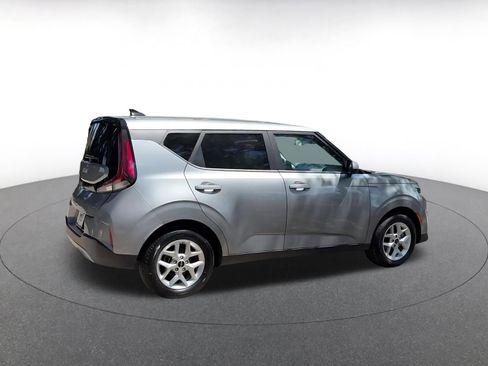 Used 2025 Kia Soul LX w/ LX Technology Package FWD image 14