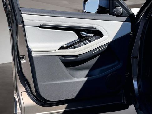 Used 2020 Land Rover Range Rover Evoque SE image 23
