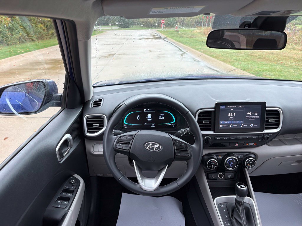 Used 2024 Hyundai Venue SEL FWD image 43