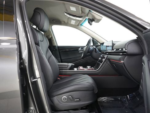 Used 2025 Genesis GV80 2.5T Standard image 13