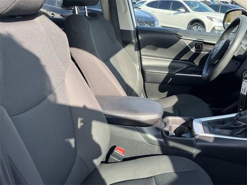 Used 2021 Toyota RAV4 LE image 23