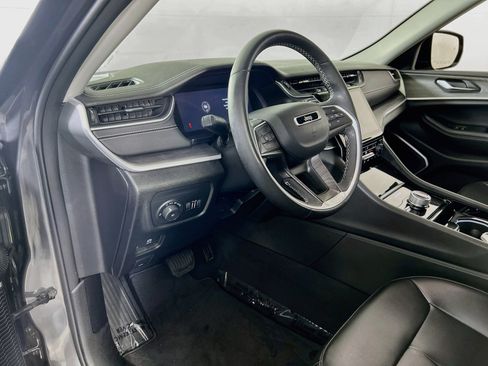Used 2023 Jeep Grand Cherokee Limited AWD/4WD image 9
