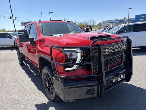Used 2025 Chevrolet Silverado 2500 LT w/ Trail Boss Package AWD/4WD image 3