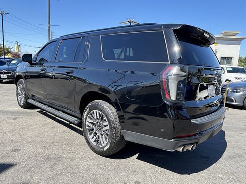 Used 2025 Chevrolet Suburban Z71 w/ Z71 Off-Road Package AWD/4WD image 4
