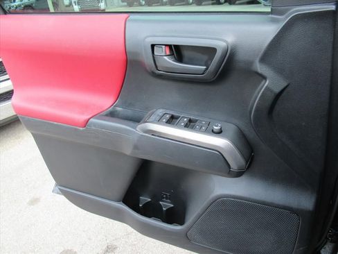 Used 2016 Toyota Tacoma SR5 image 25