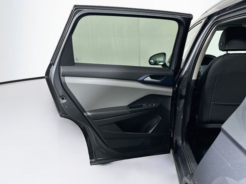 Used 2024 Volkswagen Taos SE FWD image 25