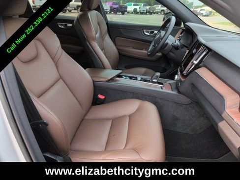 Used 2023 Volvo XC60 B5 Plus AWD/4WD image 21