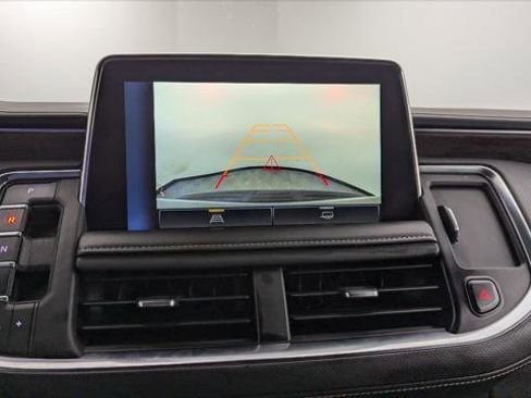 Used 2023 Chevrolet Suburban Premier image 30