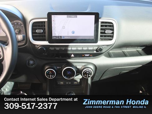 Used 2022 Hyundai Venue Limited image 15