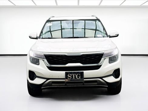 Used 2023 Kia Seltos EX image 2