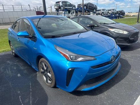 Used 2020 Toyota Prius Limited FWD image 2