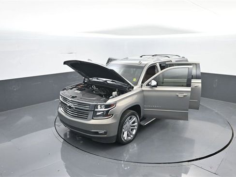 Used 2019 Chevrolet Suburban Premier w/ Premier Plus Edition image 38