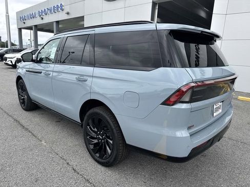 New 2026 Lincoln Navigator Reserve AWD/4WD image 5