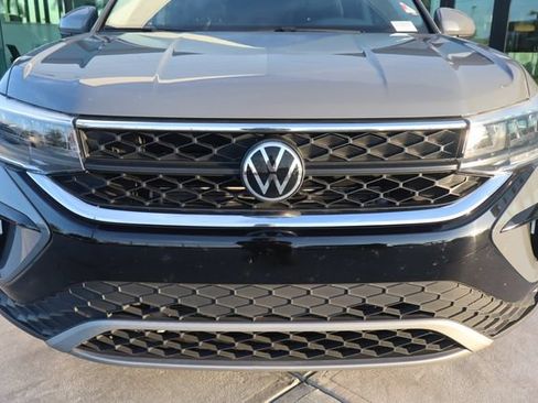 Used 2022 Volkswagen Taos SE FWD image 16