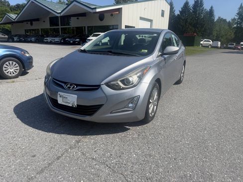 Used 2015 Hyundai Elantra SE w/ Option Group 03 FWD image 1