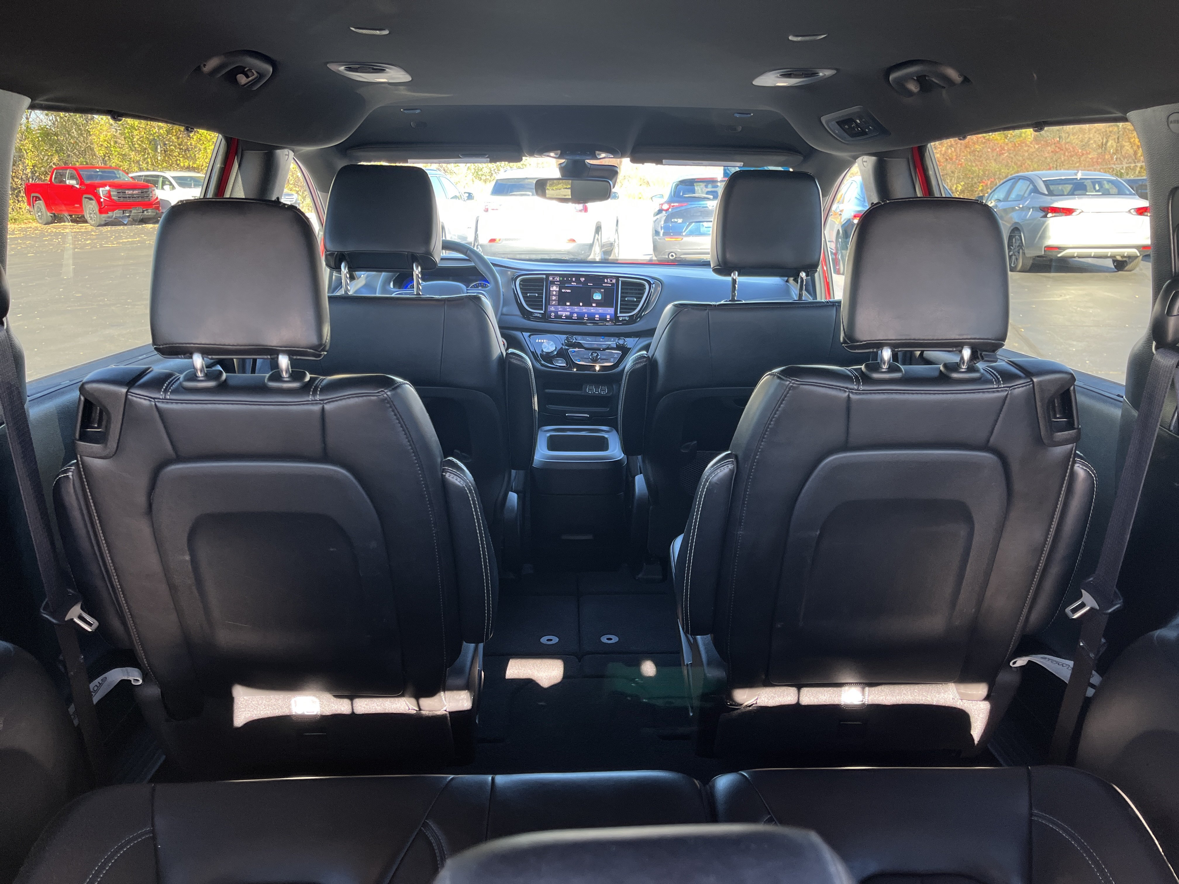 Used 2025 Chrysler Pacifica Select FWD image 12