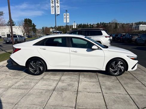 Certified 2025 Hyundai Elantra SEL image 6