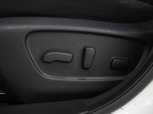 Used 2017 Nissan Rogue SV AWD/4WD image 28
