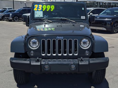 Used 2018 Jeep Wrangler Unlimited Sahara w/ Connectivity Group AWD/4WD image 6