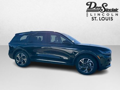 Used 2024 Lincoln Nautilus Premier w/ Equipment Group 102A image 4