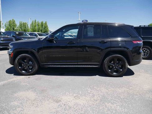 Used 2024 Jeep Grand Cherokee Limited w/ Luxury Tech Group II AWD/4WD image 16