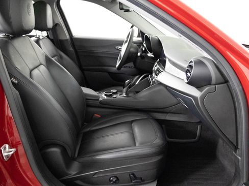 Used 2018 Alfa Romeo Giulia Base w/ Nero Edizione image 41