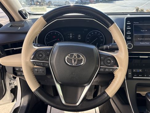 Used 2020 Toyota Avalon Limited image 18