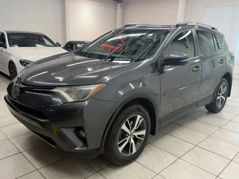 Used 2017 Toyota RAV4 XLE AWD/4WD image 6