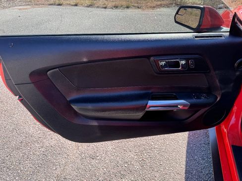 Used 2015 Ford Mustang Coupe image 39