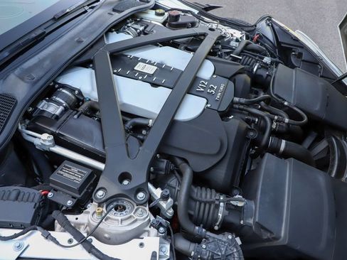 Used 2019 Aston Martin DBS Superleggera RWD image 13