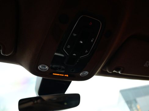 Used 2023 Bentley Bentayga image 31