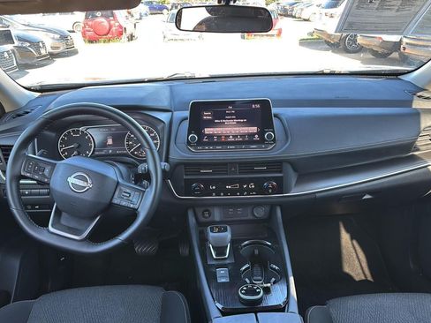 Used 2025 Nissan Rogue SV AWD/4WD image 2