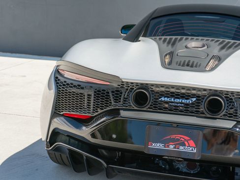 Used 2023 McLaren Artura RWD image 47