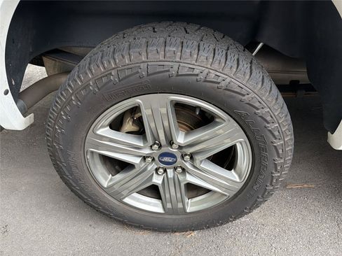 Used 2019 Ford F150 XLT w/ Equipment Group 302A Luxury AWD/4WD image 9
