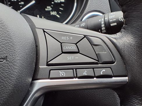 Certified 2018 Nissan Rogue SV image 22