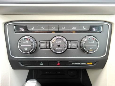 Used 2021 Volkswagen Atlas SE w/ Panoramic Sunroof Package FWD image 46