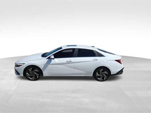 Used 2024 Hyundai Elantra SEL w/ Convenience Package FWD image 3