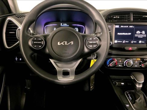 Certified 2025 Kia Soul LX w/ LX Technology Package FWD image 5