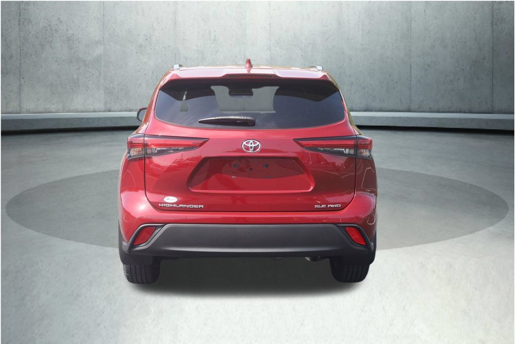 Certified 2021 Toyota Highlander XLE AWD/4WD image 19