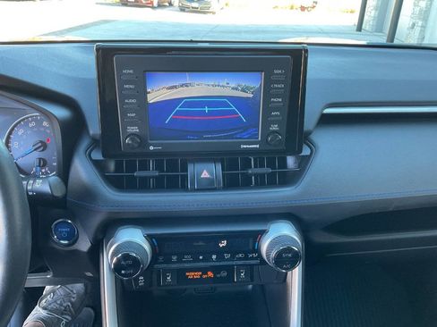 Used 2022 Toyota RAV4 SE w/ Convenience Package image 18